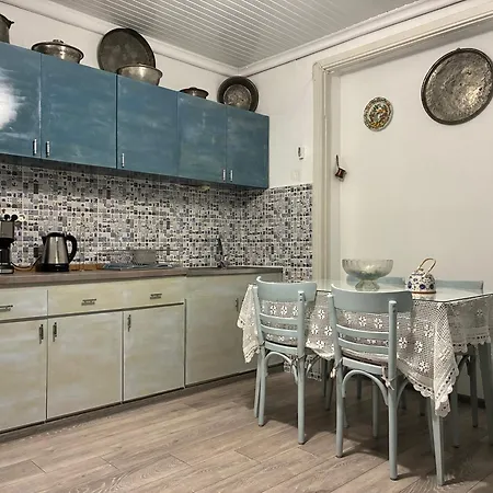 Old Town Traditional Къща за гости 3*